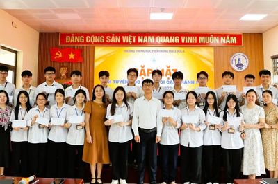 'Trường làng' ở Hà Nội có 2 giải Nhất học sinh giỏi Toán, 1 thủ khoa thành phố