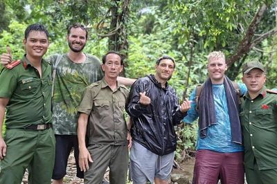 Giải cứu 2 du khách nước ngoài đi lạc tại suối Hang Gió