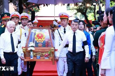 Thủ tướng dự Lễ viếng, truy điệu và an táng 731 hài cốt liệt sỹ tại Công viên Lê Thị Riêng