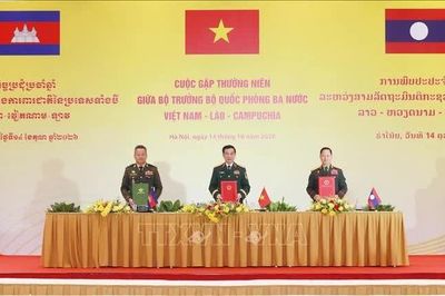 Cuộc gặp giữa Bộ trưởng Bộ Quốc phòng Việt Nam - Lào - Campuchia