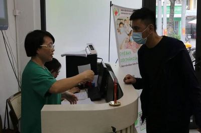 Hà Nội ghi nhận 200-300 ca cúm nhập viện mỗi tuần, dấu hiệu nào cần đến bệnh viện ngay?