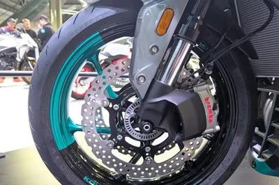 Môtô thể thao 4 xi lanh công suất 124 mã lực, giá hơn 130 triệu đồng