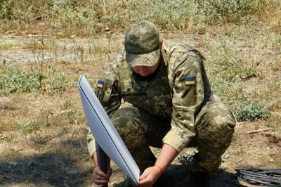 Ukraine cáo buộc SpaceX hạn chế Starlink, làm gián đoạn hoạt động UAV