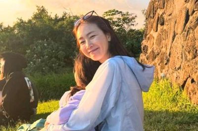 Choi Ji Woo đi du lịch Nhật Bản với con gái 6 tuổi