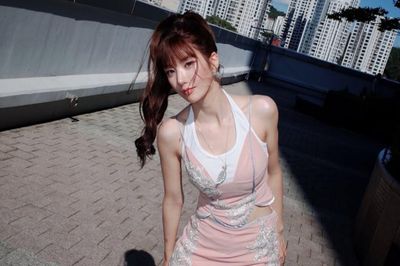 Kwon Eun Bi gây bất ngờ với tỷ lệ cơ thể như người mẫu