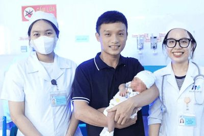 Cứu sống trẻ sơ sinh đẻ rơi tại nhà