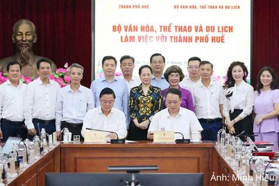 Huế và Bộ Văn hóa ký kết hợp tác phát huy di sản, phát triển công nghiệp văn hóa