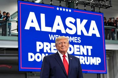 Ông Trump tăng tốc vận động tranh cử tại Alaska