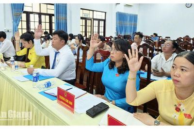 HĐND xã Giang Thành thống nhất giao 285 biên chế năm 2026