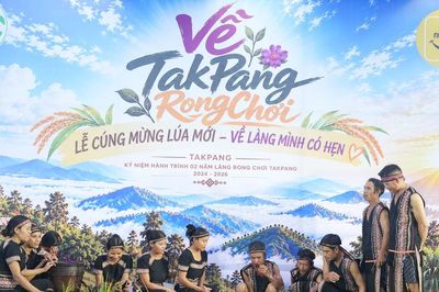 Đồng bào Xơ Đăng vào hội mừng lúa mới