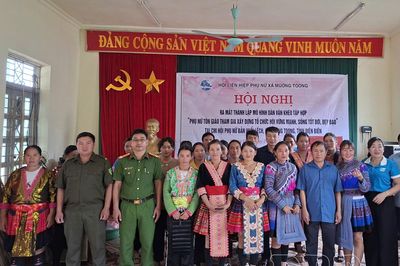 Gắn kết phụ nữ từ những mô hình, câu lạc bộ
