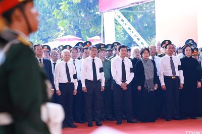 [Ảnh] Thủ tướng dự Lễ viếng, truy điệu và an táng hài cốt liệt sĩ tại Công viên Lê Thị Riêng