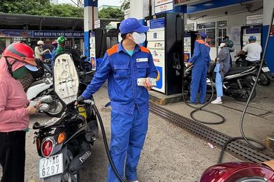 Doanh nghiệp xăng dầu phải báo trước 30 phút khi áp dụng giá mới