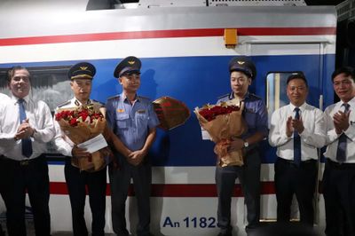 Đưa vào hoạt động đoàn tàu du lịch chất lượng cao SNT1/SNT2 chạy tuyến TP. Hồ Chí Minh - Nha Trang
