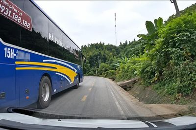 Lào Cai: Phạt 5 triệu đồng lái xe khách vượt ẩu trên Quốc lộ 70 từ phản ánh của người dân