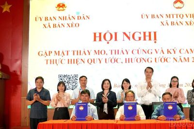 Bản Xèo phát huy vai trò thầy mo, thầy cúng trong xóa bỏ hủ tục, xây dựng nếp sống văn minh