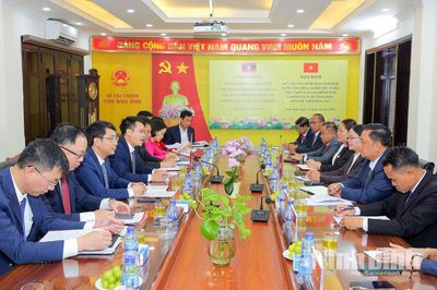 Sở Tài chính Ninh Bình hội đàm với Sở Tài chính tỉnh U Đôm Xay