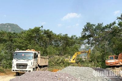 Xã Gia Viễn tổ chức cưỡng chế thực hiện quyết định thu hồi đất đối với 2 hộ gia đình