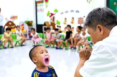 Quan tâm chăm sóc sức khỏe học đường