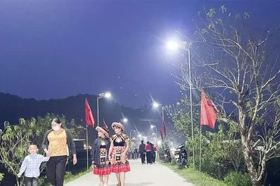Sáng đường quê, ấm lòng dân