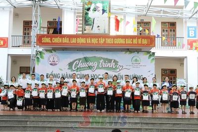 Quỹ Bảo vệ và Phát triển rừng đồng hành cùng học sinh đến trường