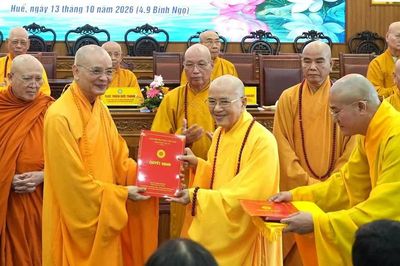Huế: Trao quyết định chuẩn y nhân sự Ban Trị sự GHPGVN thành phố và các ban chuyên môn, nhiệm kỳ 2026-2031