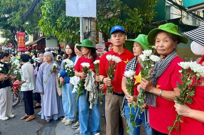 Hàng nghìn người dân TP.HCM tri ân 731 liệt sĩ trên hành trình về đất mẹ