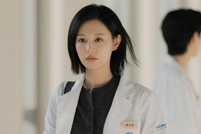 Phim 'Doctor X' của Kim Ji Won vấp tranh cãi vẫn gây sốt toàn cầu