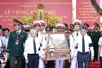 Lễ viếng, truy điệu và an táng 731 hài cốt liệt sĩ được tìm kiếm, quy tập tại Công viên Lê Thị Riêng