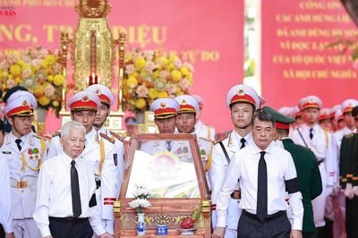Đời đời ghi nhớ công ơn các anh hùng liệt sĩ