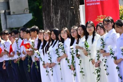 Xúc động tiễn đưa các anh hùng liệt sĩ về nơi an nghỉ