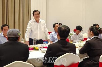 Phó Chủ tịch UBND tỉnh Huỳnh Chí Nguyện thăm, chúc mừng các doanh nghiệp