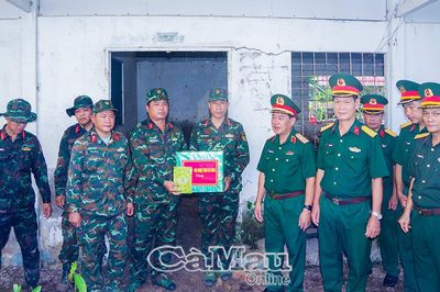 Thăm hỏi, động viên cán bộ, chiến sĩ Đội tìm kiếm, quy tập hài cốt liệt sĩ (lâm thời)