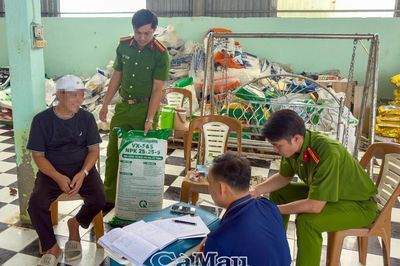 Cà Mau khởi tố đối tượng sản xuất, buôn bán hàng chục tấn phân bón giả