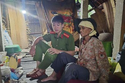 Người phụ nữ đi lạc suốt 3 ngày giữa mưa rét được công an đưa về nhà