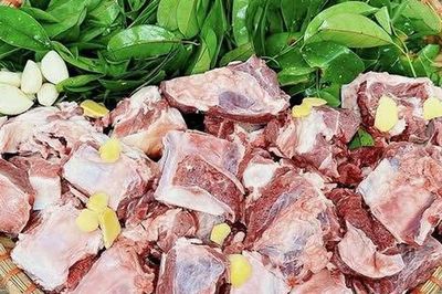 Loại lá có tên nghe lạ tai, là linh hồn của món thịt trâu nổi tiếng, nay được bán giá tới 100.000 đồng/kg
