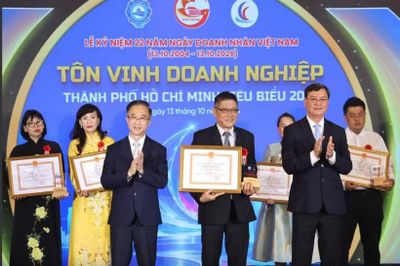 TP.HCM vinh danh doanh nghiệp, doanh nhân gắn với chuyển đổi số và tăng trưởng xanh