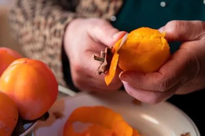 Hồng ngâm giòn ngọt, nhưng 5 nhóm người này cần đặc biệt thận trọng khi ăn