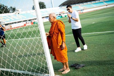Mời cao tăng 'làm phép', đội bóng của HLV Park Hang Seo thoát hiểm ngoạn mục