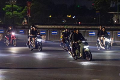'Quái xế' náo loạn ở Mỹ Đình: Công an Hà Nội triệu tập 9 thanh thiếu niên