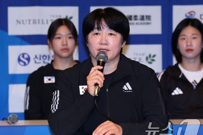 HLV judo Hàn Quốc từ chức vì khiến võ sĩ nôn, quỳ xin thi đấu tại ASIAD