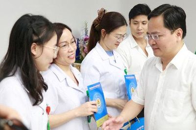Công đoàn tiếp sức đội ngũ y tế vượt khó trong giai đoạn đầu vận hành
