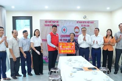 Xã Gia Lâm trao kinh phí hỗ trợ xây dựng nhà Đại đoàn kết cho hộ khó khăn