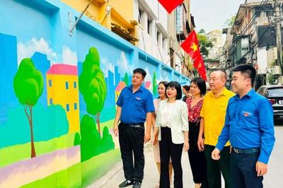 Tuổi trẻ Khương Đình làm đẹp không gian sống bằng tranh tường bích họa