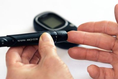 Người đái tháo đường khi dùng metformin quản lý bệnh cần lưu ý gì?