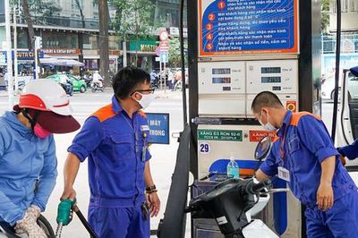 Đề xuất doanh nghiệp xăng dầu phải công bố giá mới ít nhất trước 30 phút