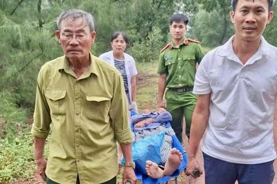 Nhặt cá nóc chết bên bờ biển nướng ăn, người đàn ông nhập viện