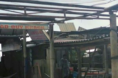 Lốc xoáy gây thiệt hại nhiều quán kinh doanh ven biển Quảng Trị