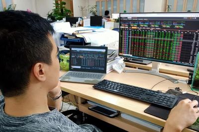 Giảm 7 phiên liên tục, VN-Index mất mốc 1.700 điểm
