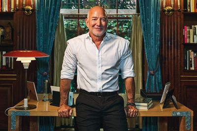 Jeff Bezos dự báo viễn cảnh 'một người đi làm, đủ nuôi cả nhà'